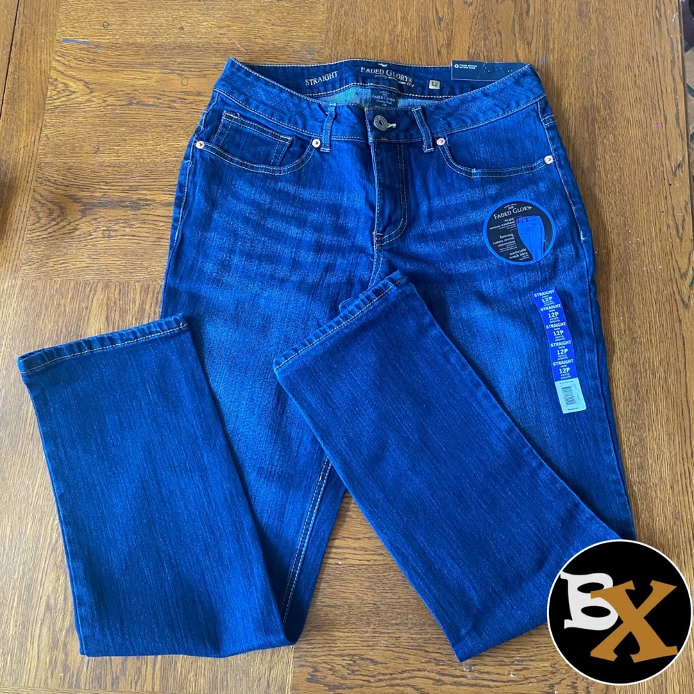 NWT Women’s Straight Midrise Jeans 12P